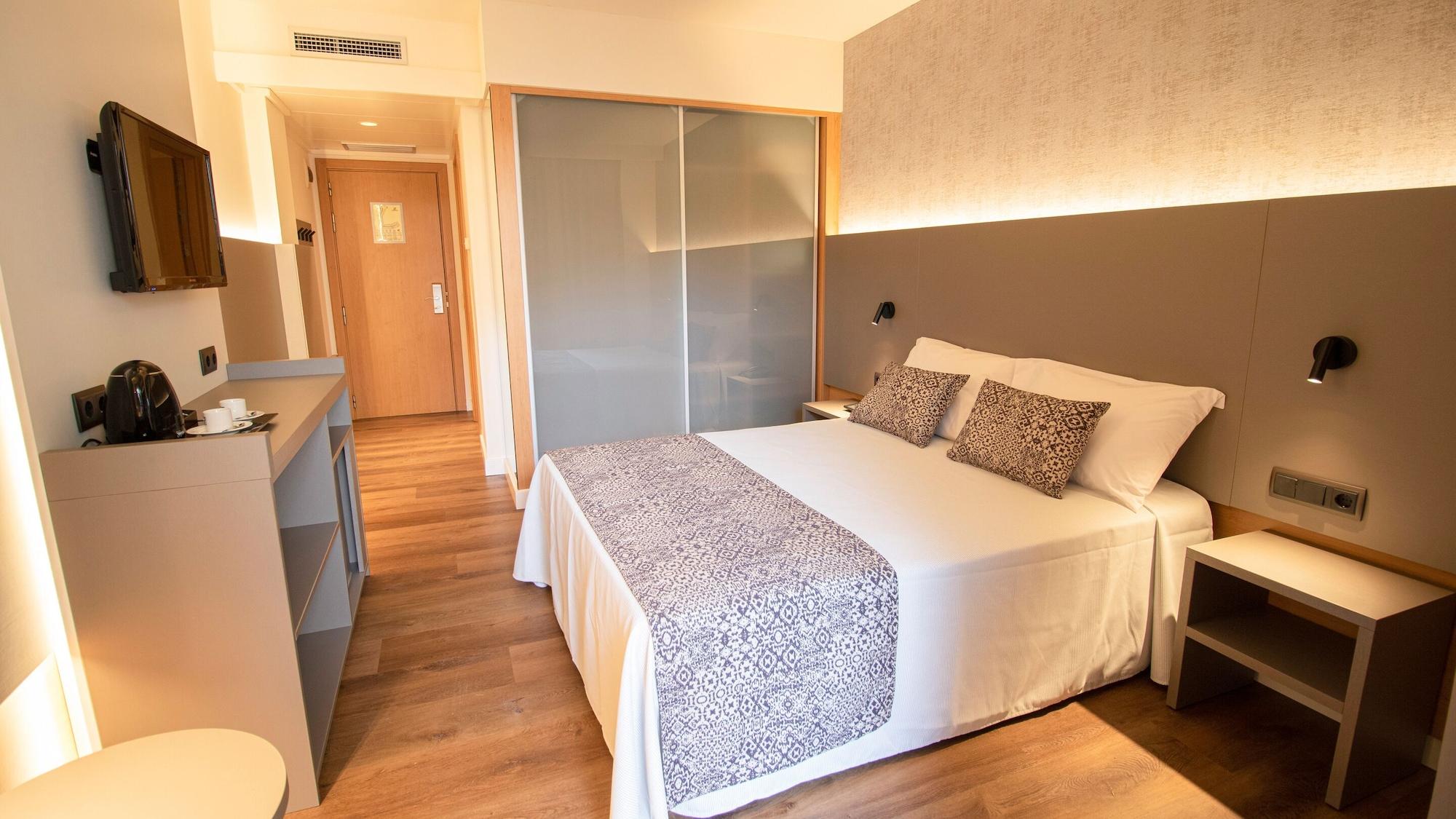 Golden Bahia De Tossa & 4* Sup. Hotel Tossa de Mar