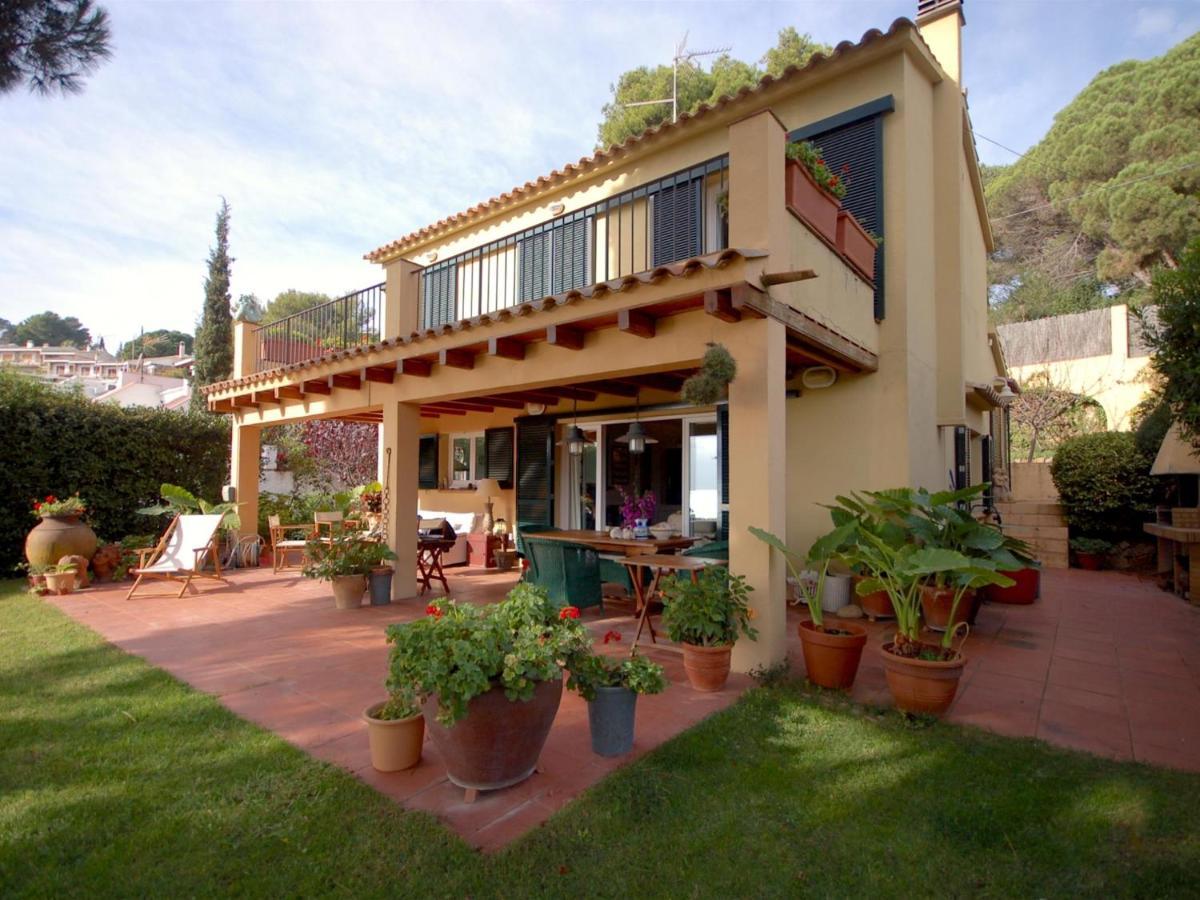 Villa Lets Holidays Lovely Garden House In Mar Menuda Tossa de Mar