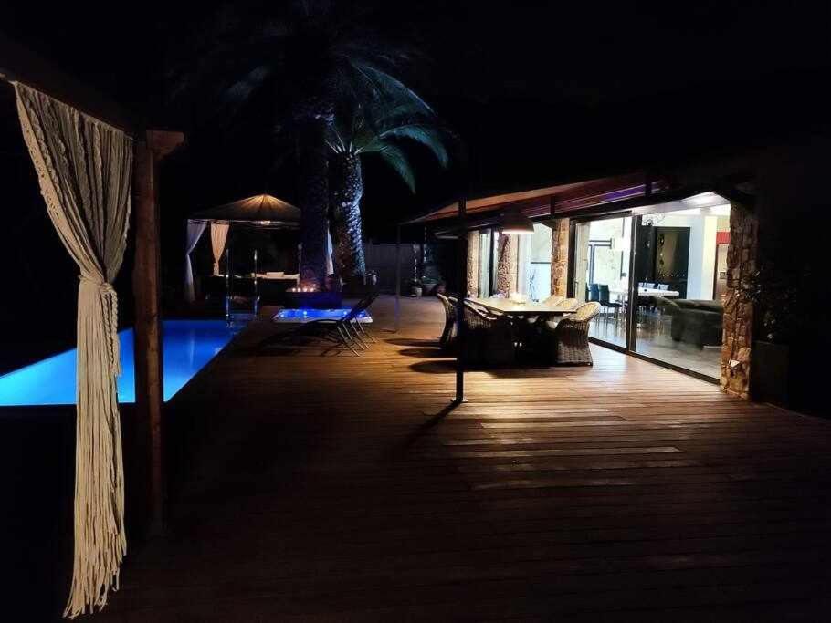 Primera Linea Piscina Jacuzzi Y Playa Privada Villa *